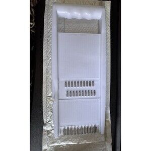 Manual Vegetable Cutter White New in Package 4 Blades